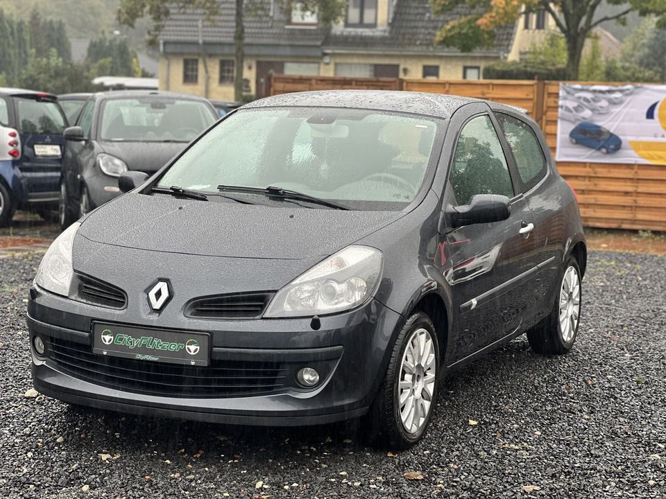 Renault Clio Automatik/Xenon/Klimaautomatik/TÜVNeu in Rellingen