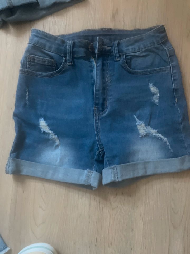 Kurze Damen Jeans in Mühlberg/Elbe