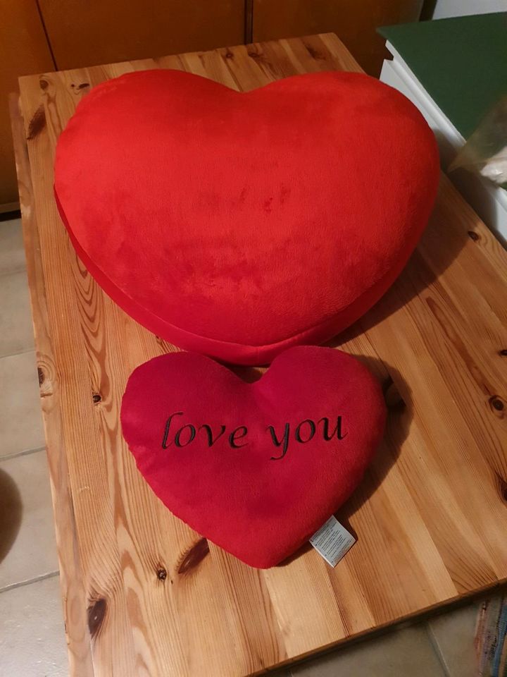 2x Herz Kissen  50x40cm und 30x25cm "Love You"  Herz Liebe neu in Peine