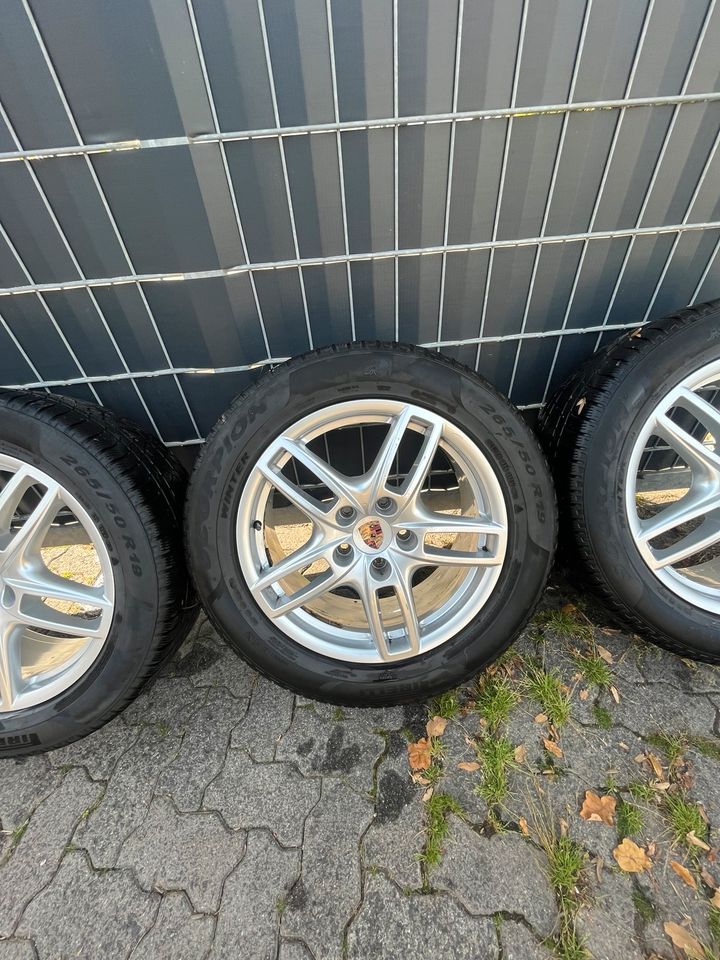 Porsche Cayenne Winterreifen 265/50 R19 in Stadtallendorf