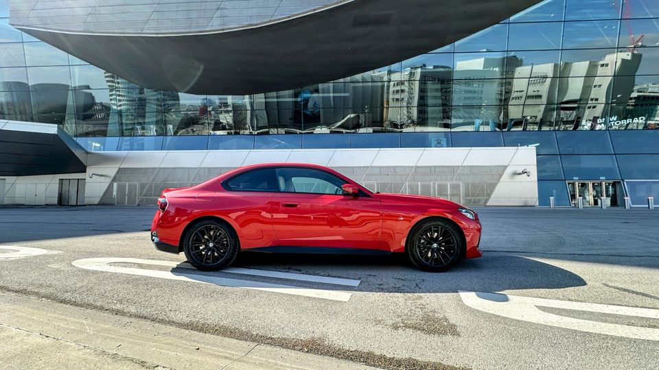 BMW G42 Coupé 220i M Sport BJ: 2023 18“Panoramadach in München