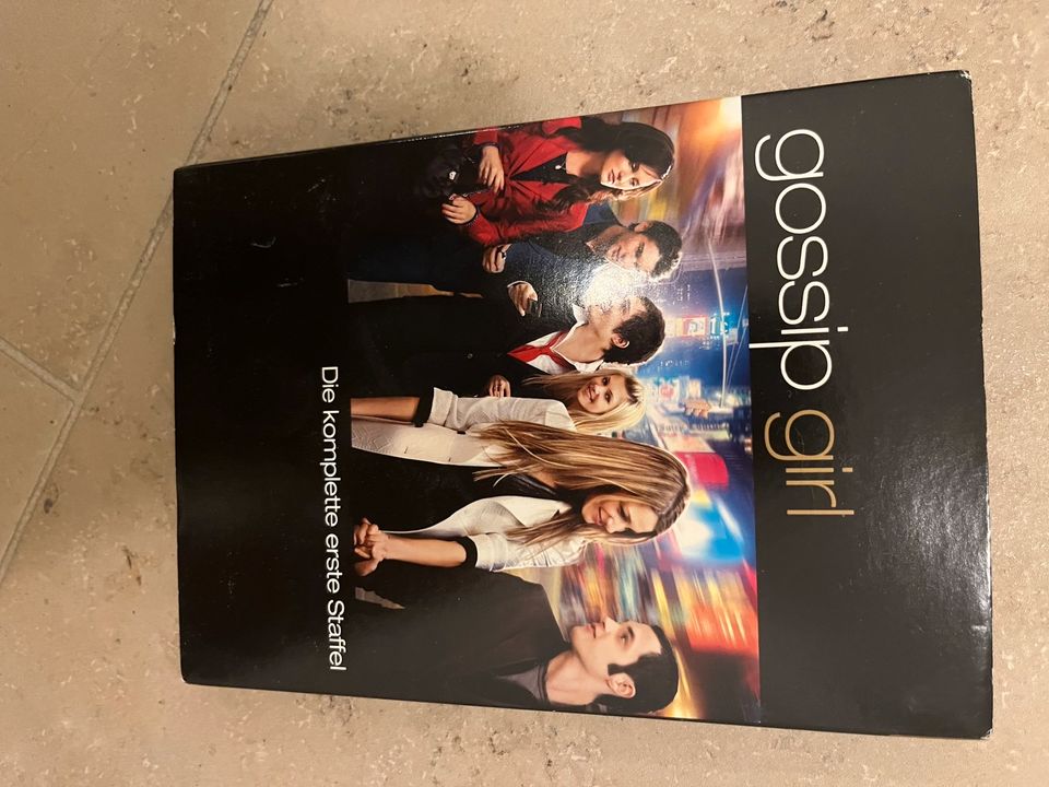 Gossip Girl Staffen 1-4 DVD Sammlung in Ingolstadt