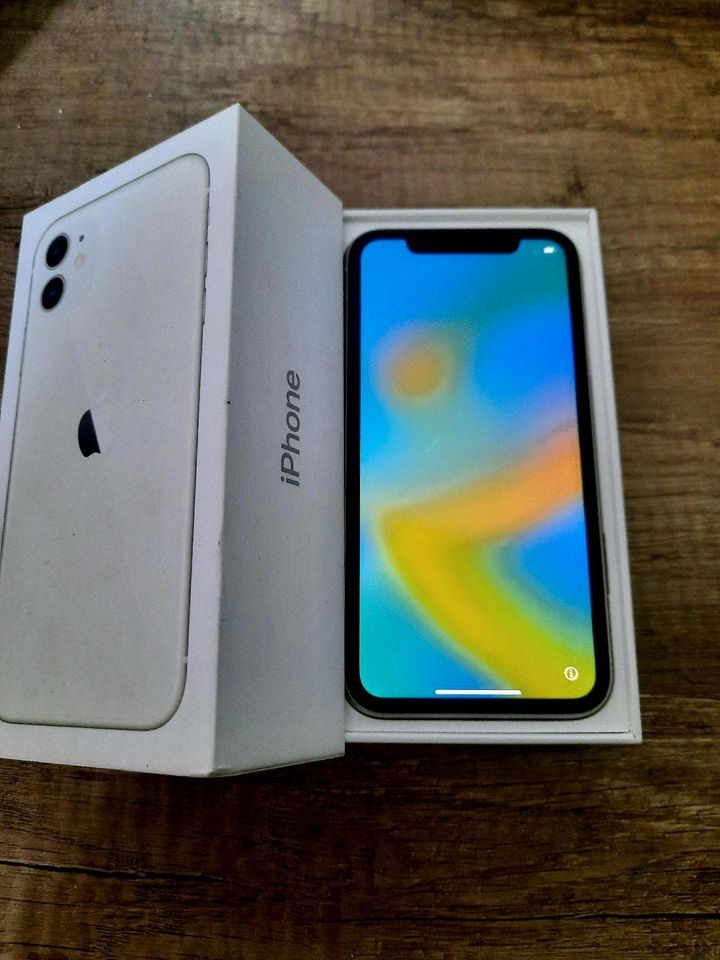 ♡  IPhone 11 in weiß  ♡ in Stipshausen