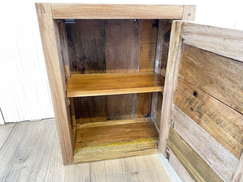 Boatwood by WMK # 1/2 Sehr schönes Hängeschränkchen aus altem Bootsholz, ein handgefertigtes Unikat aus massivem Teakholz # Hängeschrank Medizinschrank Hängeregal Wandregal Wandschrank Bootsmöbel in Berlin