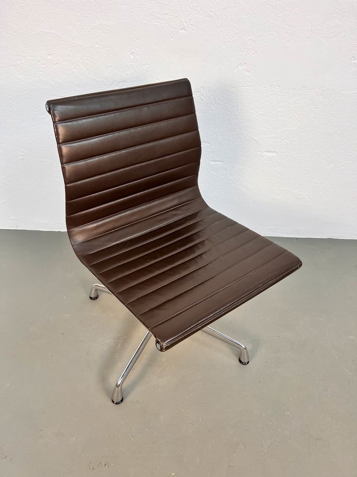 Vitra Eames Aluminium Chair EA105 Büro Conference Stuhl in Köln