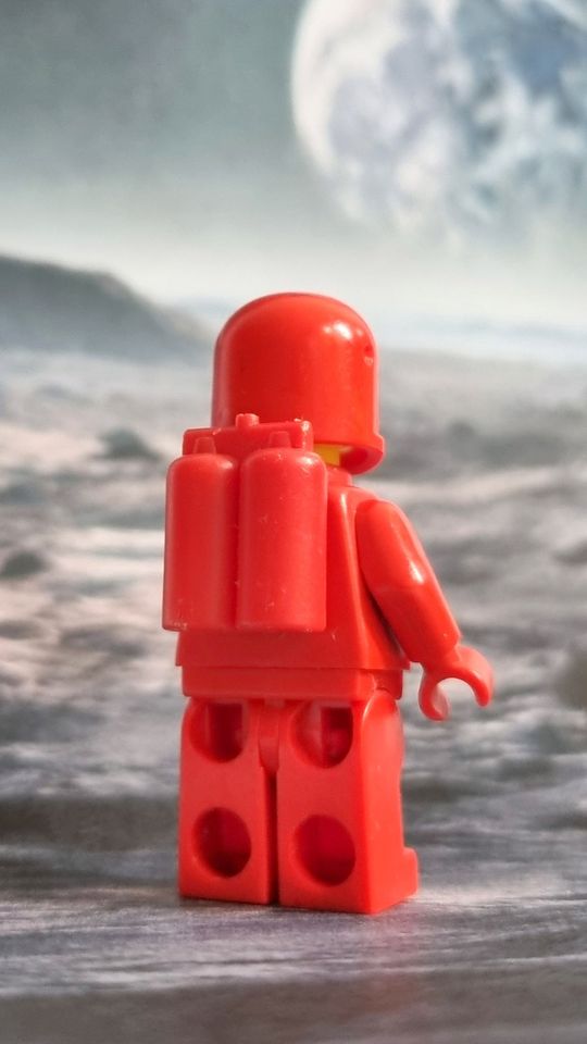 LEGO Space Classic Figur Astronaut, rot, SP005, Helm Airtanks in Neuss