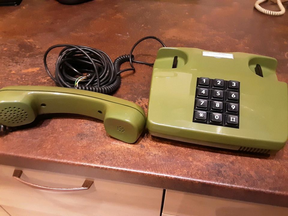 Tastentelefon grün mit etwa langer Zuleitung in Heinsberg