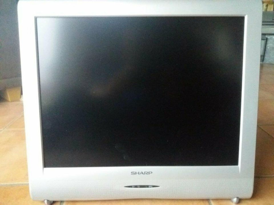 SHARP LCD Color TV Model LC-20SH1E in Isenbüttel