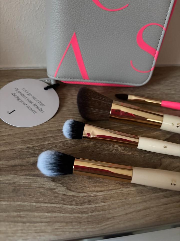 Jacks Beauty Line Beautyline Pinsel Etui Lippenpinsel Neon in Sülzetal