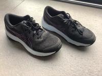 Asics Kinder Laufschuhe Gr. 36 schwarz/violett, neuwertig Saarland - Schwalbach Vorschau