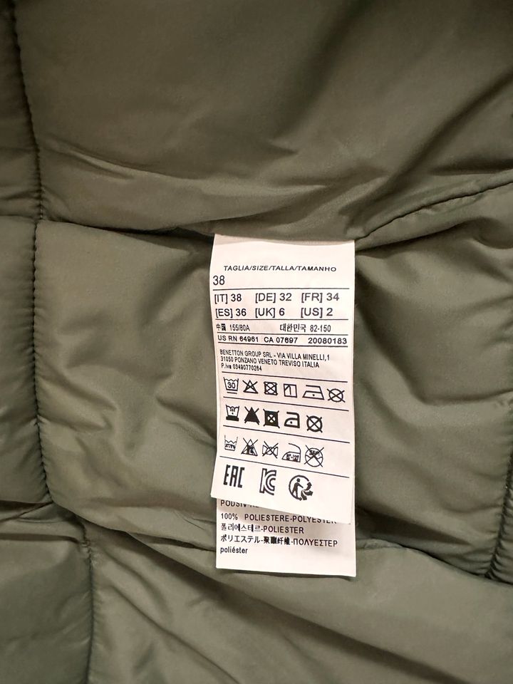 Winterjacke lang BENETTON XS 32/34 grün / khaki in Hannover