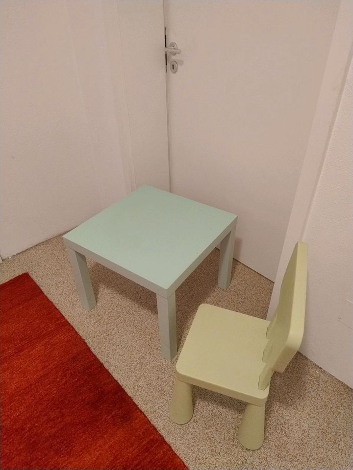 Kindertisch mit Stuhl in Eitting