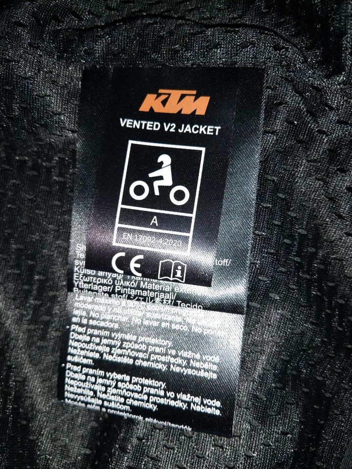 KTM Jacke Größe L in Kieselbronn