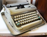 Vintage Schreibmaschine Olympia im Koffer Schleswig-Holstein - Oeversee Vorschau