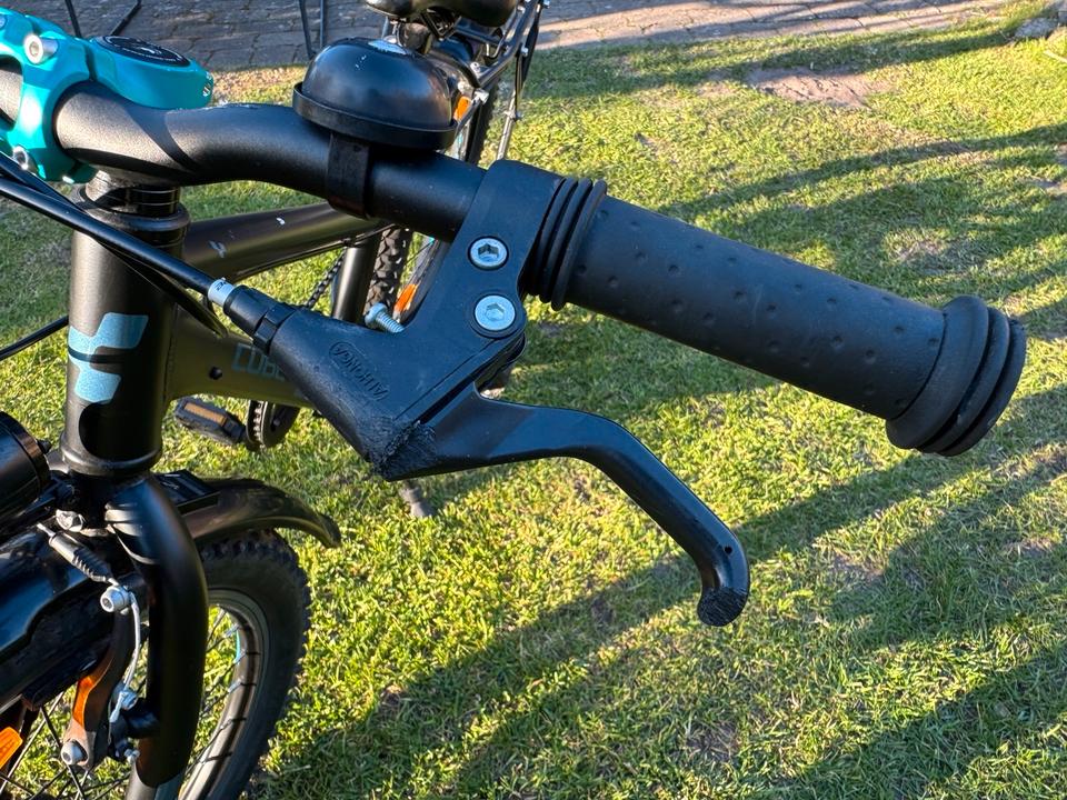 Kinderfahrrad Cube Acid 200 Allroad – schwarz/mint – mit Zubehör in Schenefeld