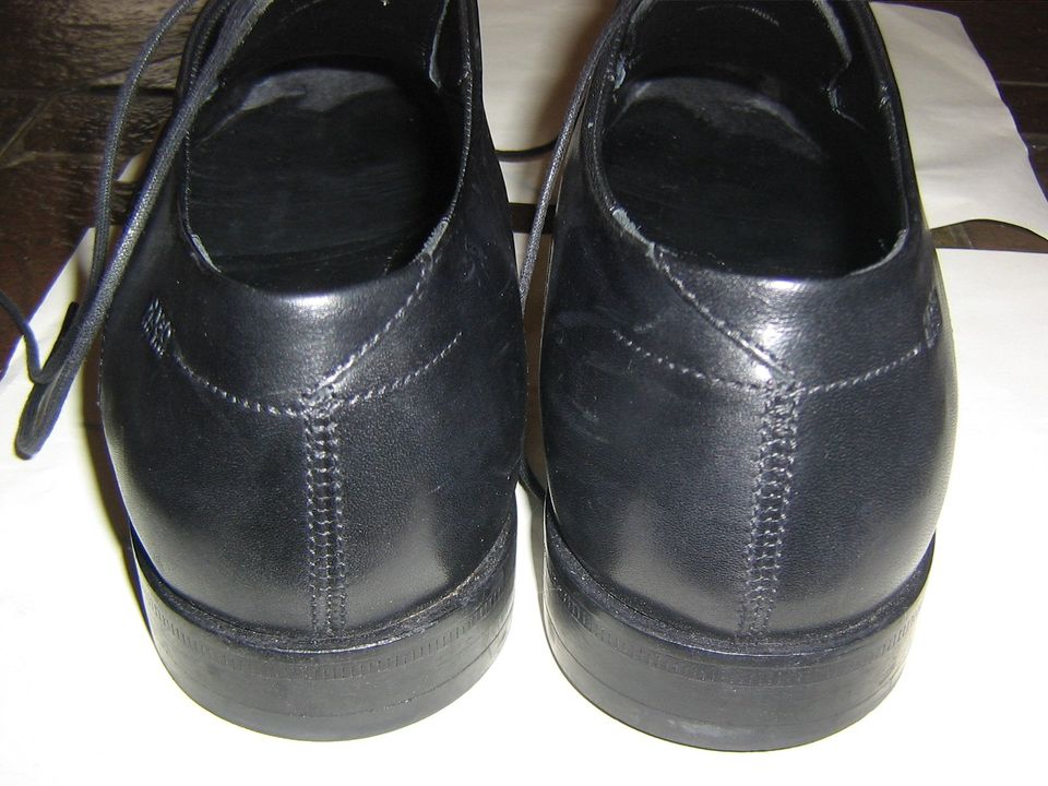 1 Paar Herrenschuhe von HUGO BOSS, Gr. 6 1/2, echt Leder in Stein