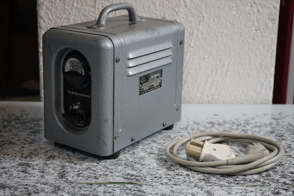 RFA Filmprojektor Modell 400, 16mm mit Lausprecherbox in Rott am Inn