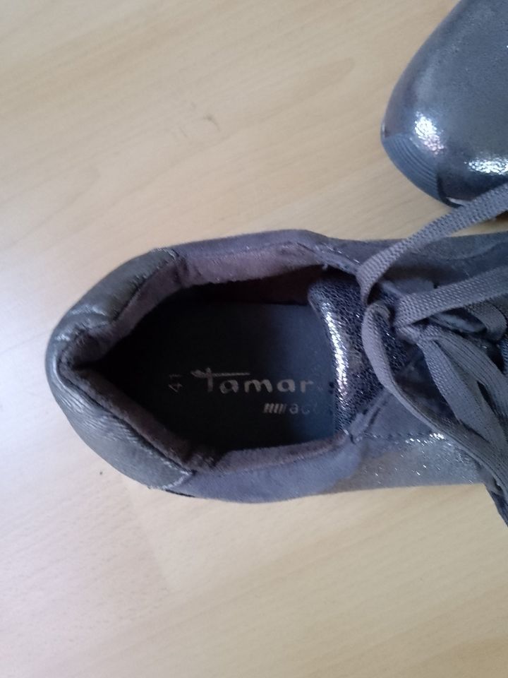 Schöne Tamaris active Sneakers Glitzer silbergrau Lack Gr. 41 in Fürstenau