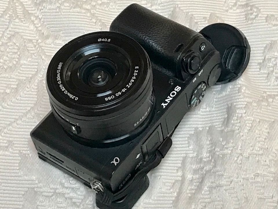 SONY Alpha 6400 Systemkamera mit Objektiv 16-50 inkl. Zubehör in Bad Rodach