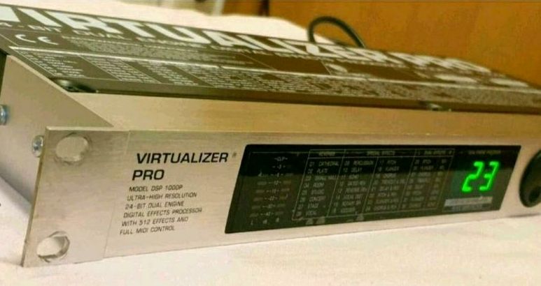 Behringer DSP1000P Virtualizer Pro Multi Effects Processor DSP 10 in Hamburg