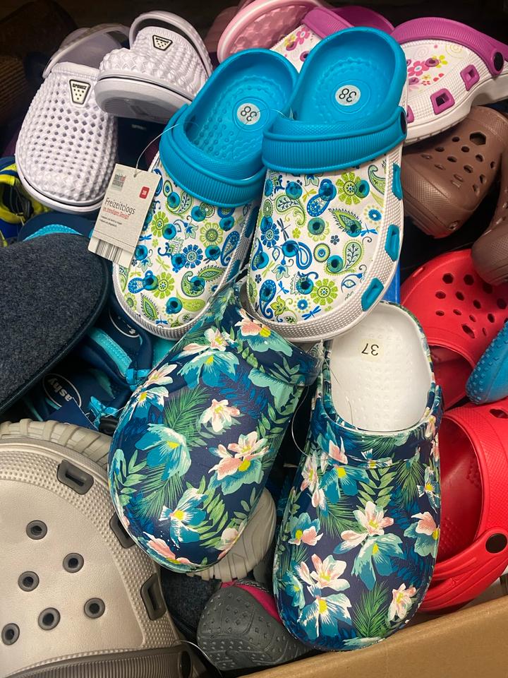 Damen Herren, Sommerschuhe, Plastikschlappen  350.Stk in Centrum