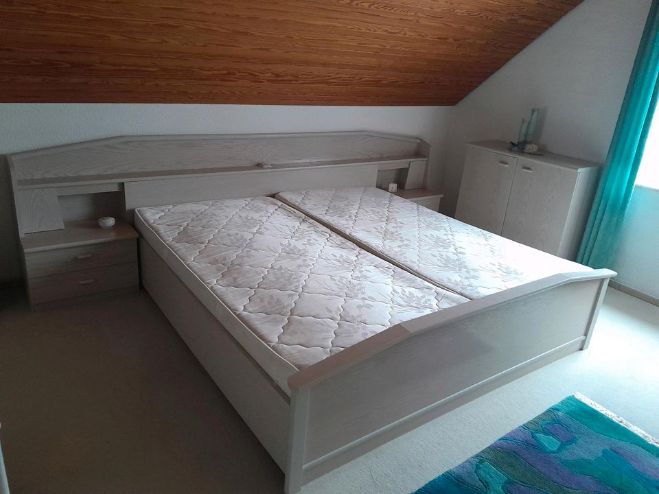 Schlafzimmer komplett oder Einzelteile in Walsrode