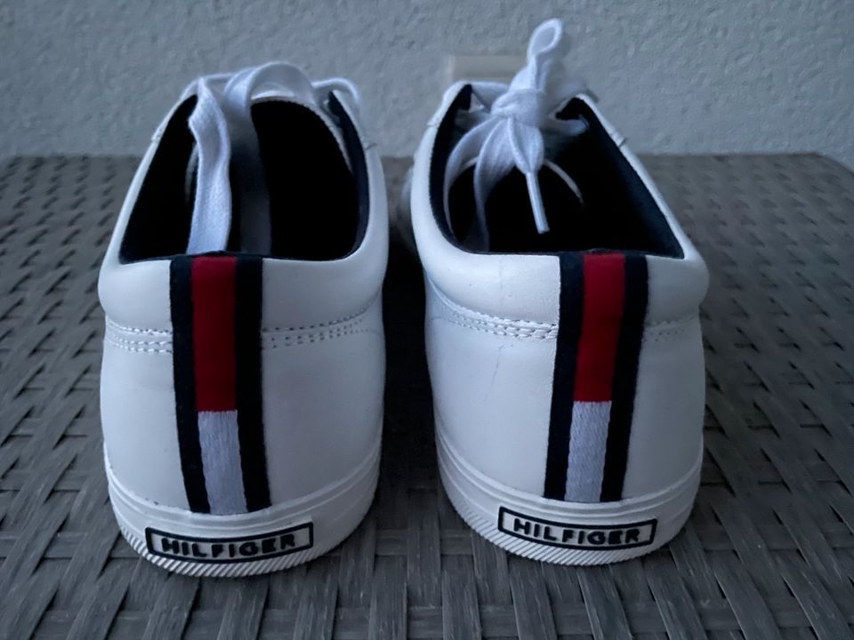 TOMMY HILFIGER Gr 42 Sneaker Lederschuhe Herrenschuhe Halbschuhe in Frankfurt am Main