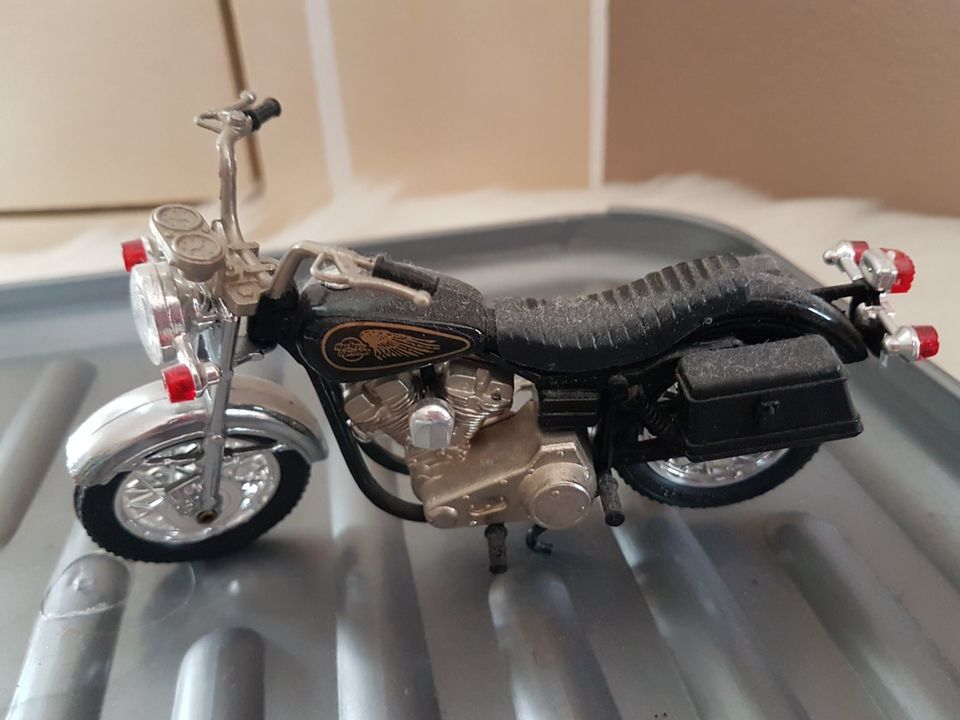 Modellmotorräder  1:18  BMW, Yamaha, Honda,Kawasaki in Karlshuld