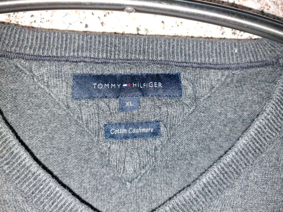 Tommy Hilfiger Pullover 3 Stk in Horneburg