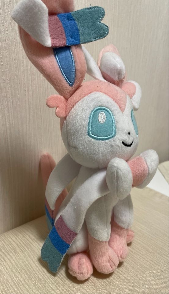 Feelinara /Sylveon Plushie in Swisttal