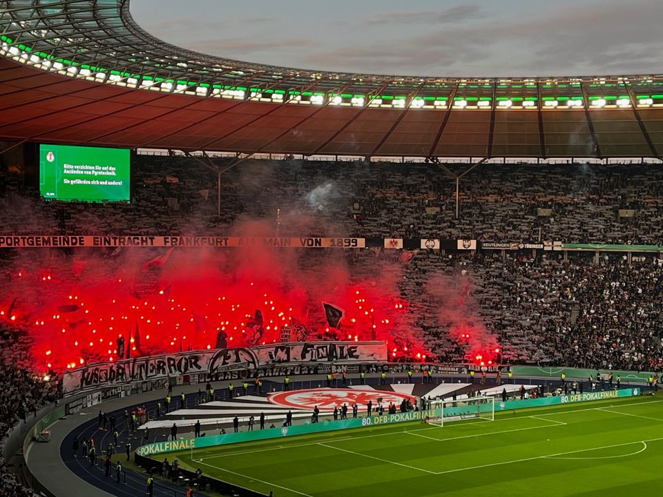 Suche Dauerkarte Eintracht Frankfurt in Frankfurt am Main
