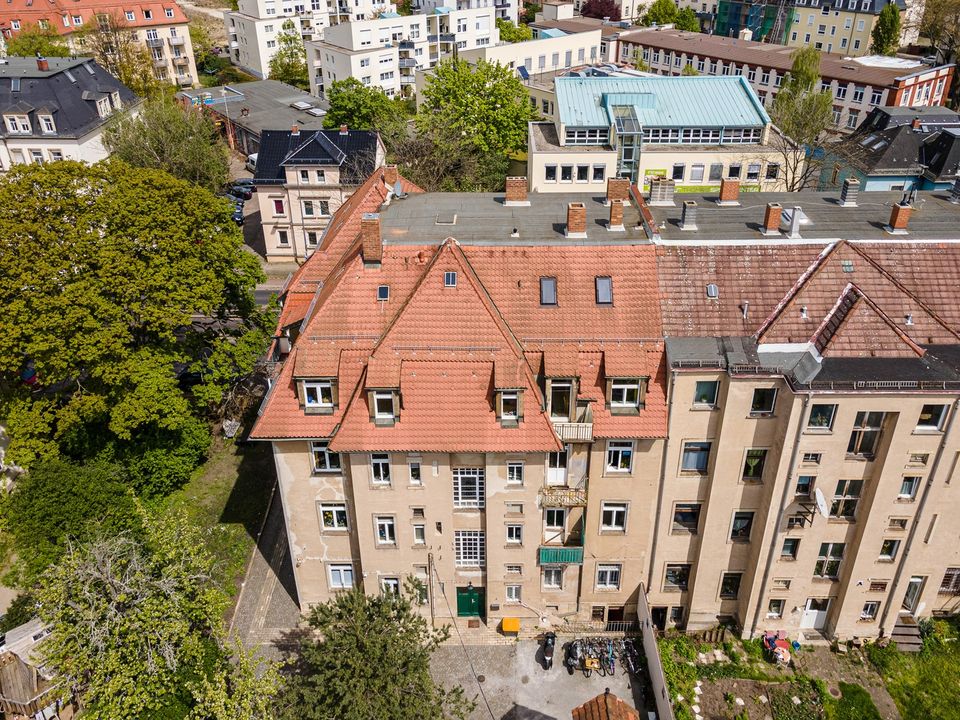 Schöner Altbau mit hohem Entwicklungs-/Neubaupotential in Dresden