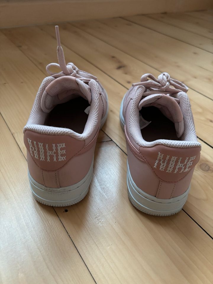 Nike Air Force 1 Sneaker rosa 36,5 in München