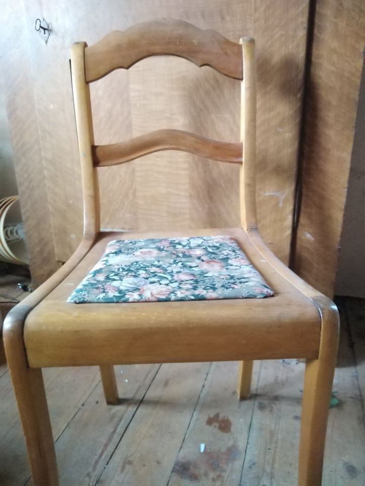 Biedermeier Stuhl ; Nußbaum , restauriert ; Stuhl , in Benshausen