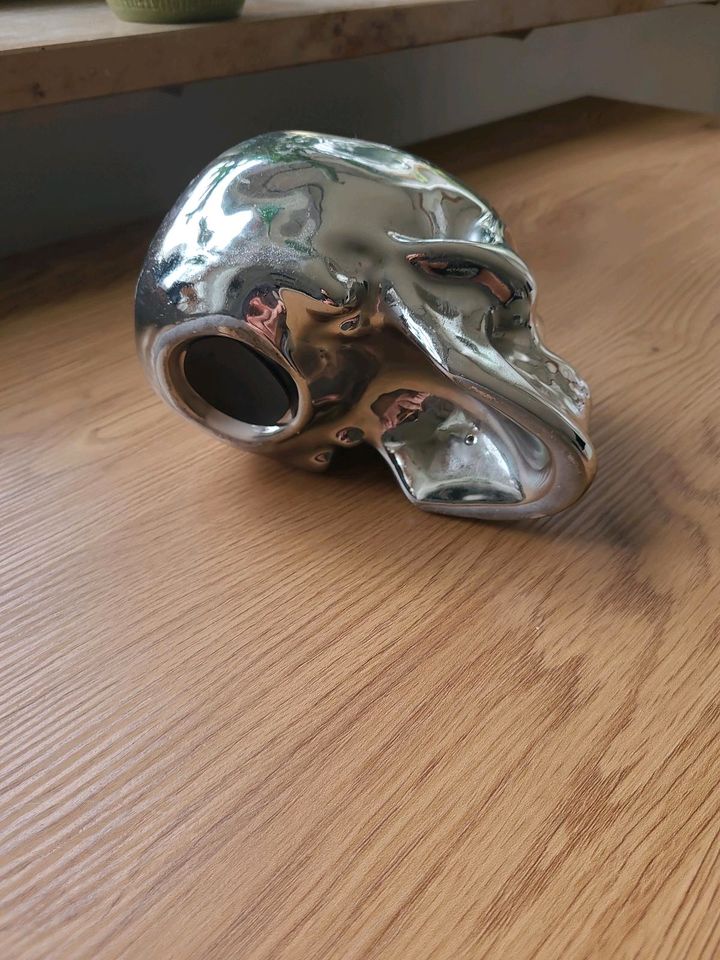 Totenkopf Spardose Silber in Oberasbach