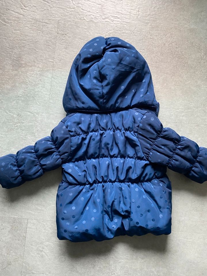 Warme Jacke in blau von H&M Gr. 68 in Löchgau
