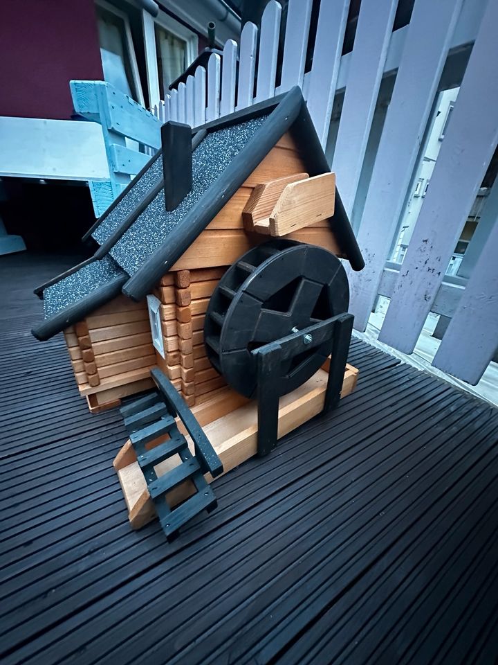 Holzhaus mit Wasserpumpe in Bad Langensalza