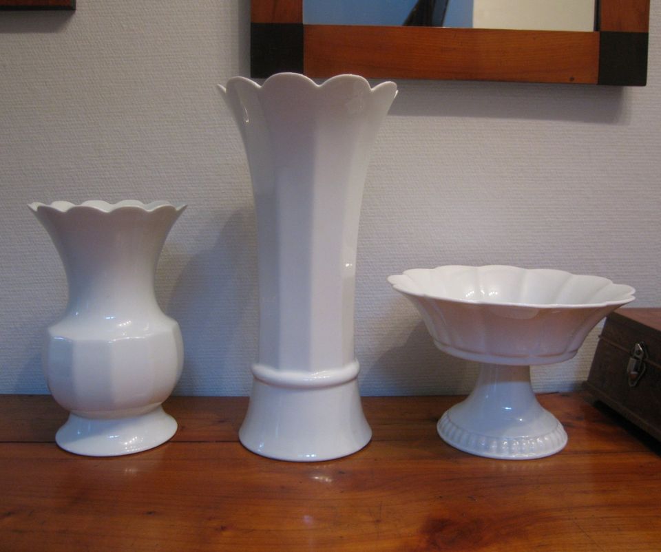 Porzellan Vasen, Schale auf Fuß, weiß, gestempelt, je in Völklingen