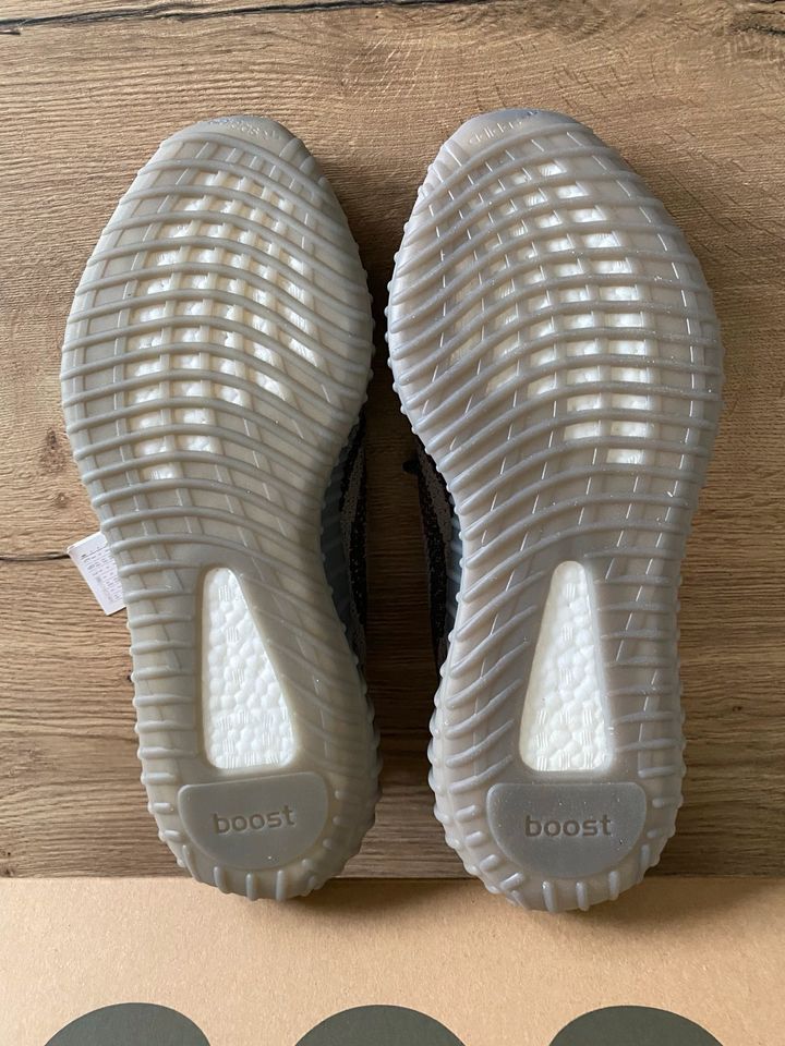 Adidas YEEZY Boost 350 v2 „Beluga Reflective“ EU48 2/3 ; US13,5 in Ober-Mörlen