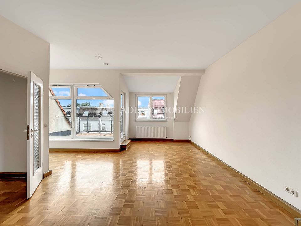 * Dachgeschosswohnung mit Terrasse und Potenzial: 3 bis 4-Zimmer!* in Berlin