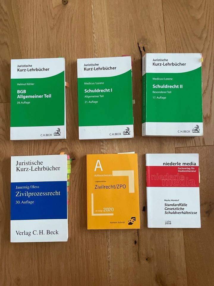 Lehrbücher Zivilrecht (BGB, SchuldR)/ ZPO in München