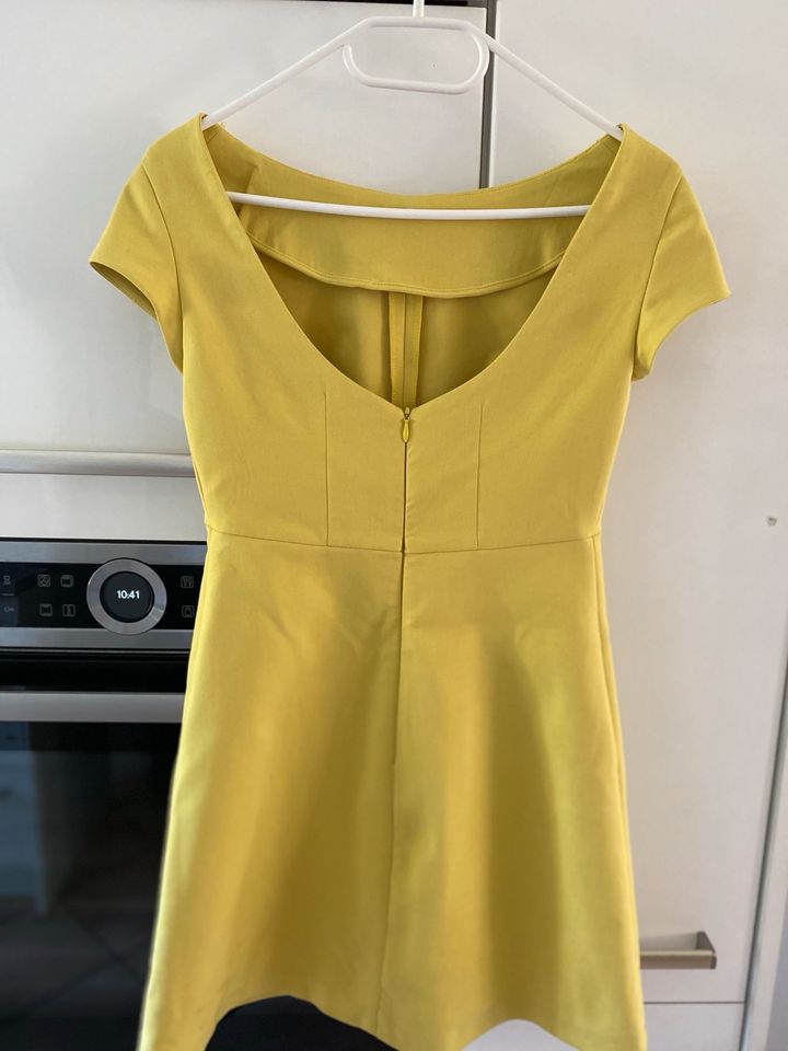 Zara kurzes Sommerkleid KleidS/36 lemongelb schöner tiefer rücken in Friedeburg