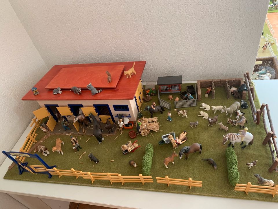 Schleich Reiterhof Pferde Ponys Figuren Reitstall Tiere in Weilerswist