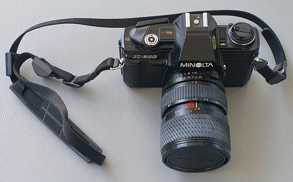 Minolta X-300 Spiegelreflexkamera mit Zubehör in München