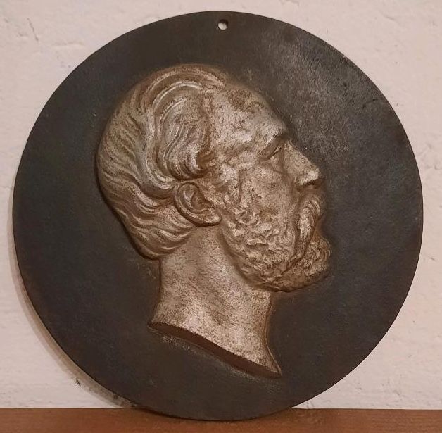 Reliefbild Bild Medaille Gusseisen Oscar II König Schweden in Lübeck