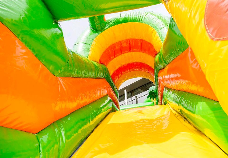 Hüpfburg Dinopark mieten , Hochzeit, Geburtstag, Gartenfeier in Prötzel