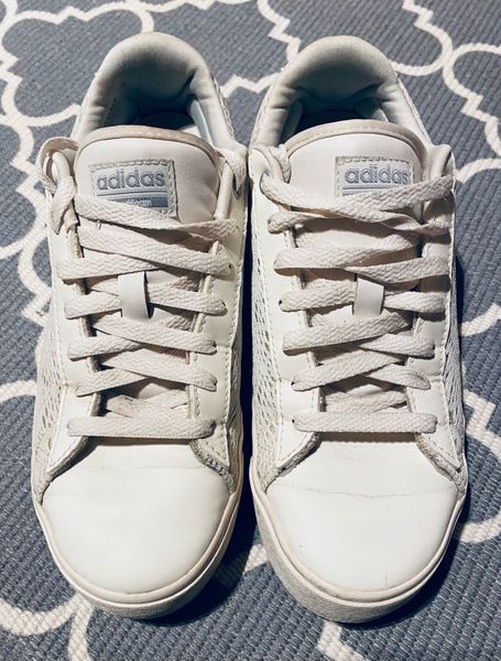 Creme weiße Adidas Schuhe mit Spitze Gr 38 Damen Sneaker in Duisburg -  Meiderich/Beeck | eBay Kleinanzeigen ist jetzt Kleinanzeigen