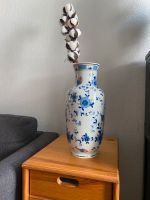 Prächtige goldverzierte Porzellan Vase/Hochwertiges Hartporzellan Leipzig - Altlindenau Vorschau
