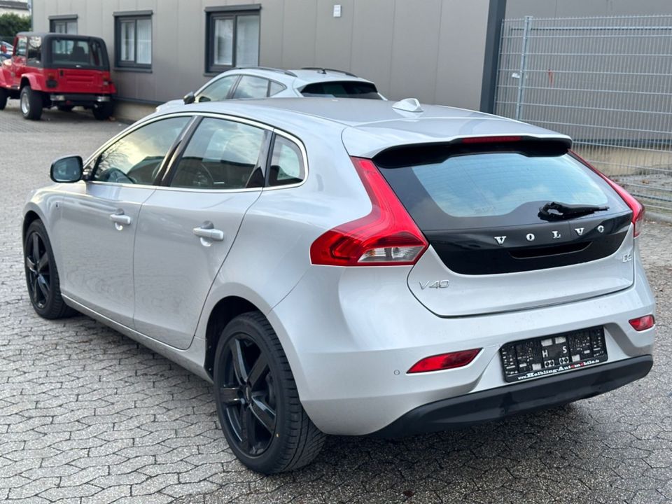 Volvo V40 Ocean Race aus 2.Hand - Leder - Navi - PDC in Bornheim