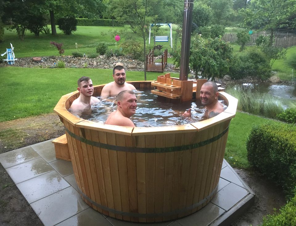 Hottub Badefass NEU 160 cm Ø Badezuber Holzofen Badebottich Pool in Hüllhorst